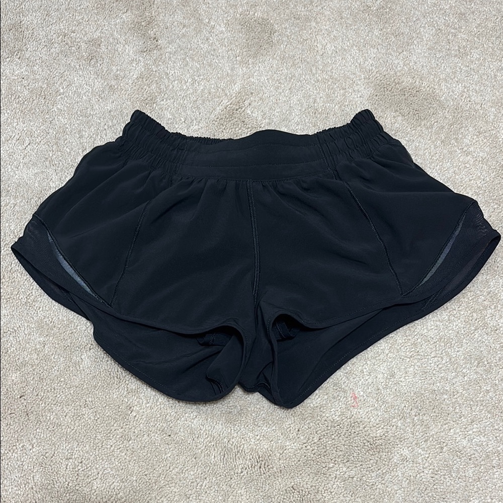Lululemon Hotty Hot shorts 2.5